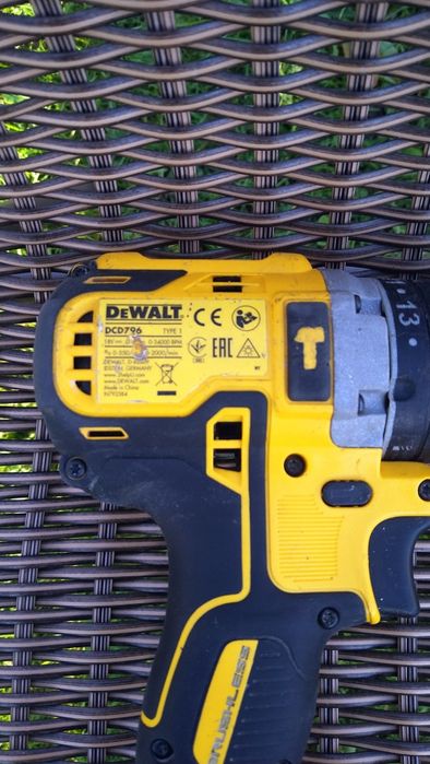 Шуруповерт DeWalt DCD 796