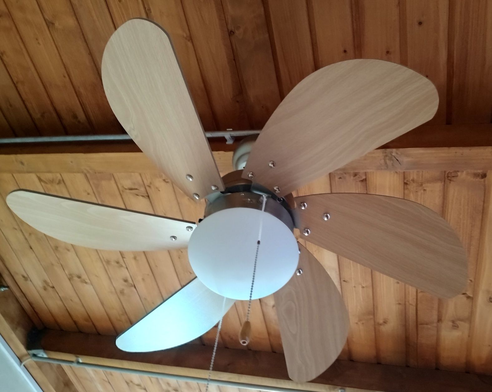 Лампа-вентілятор Cecotec.