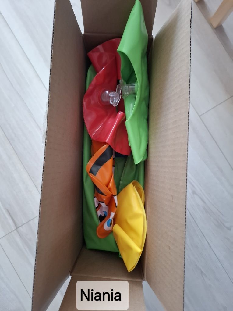 Wodny Plac Zabaw Basen ze zjeżdżalnią