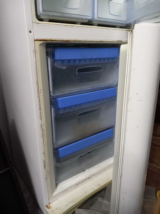 Frigorífico combinado Indesit
