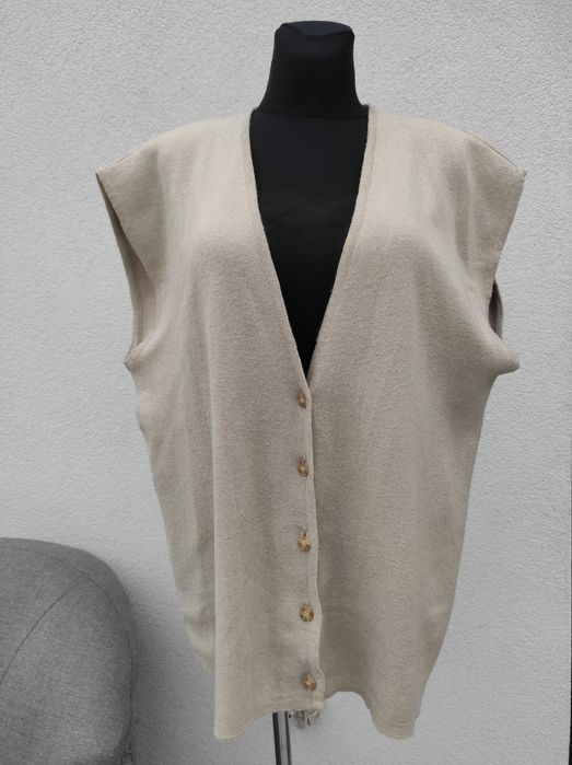 Beżowa ciepła kamizelka damska narzutka na guziki