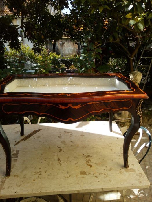 vitrine antiga estilo Luiz xv em pau santo