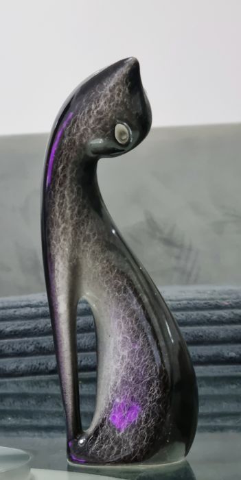 Sygnowana figurka „Siedzący kot” M. Naruszewicz Ćmielów 1956 r.