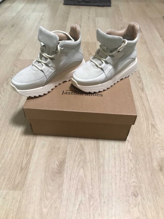 продам кросовки женские 37