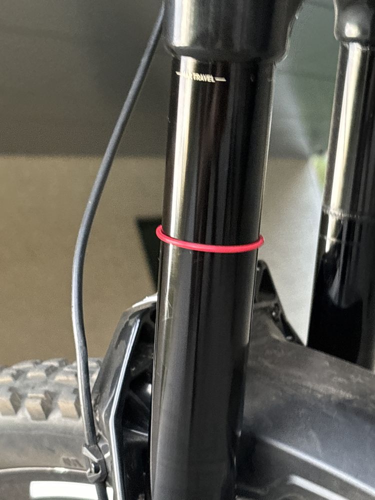 rock shock domain rc3 gold izolator 27,5 180mm