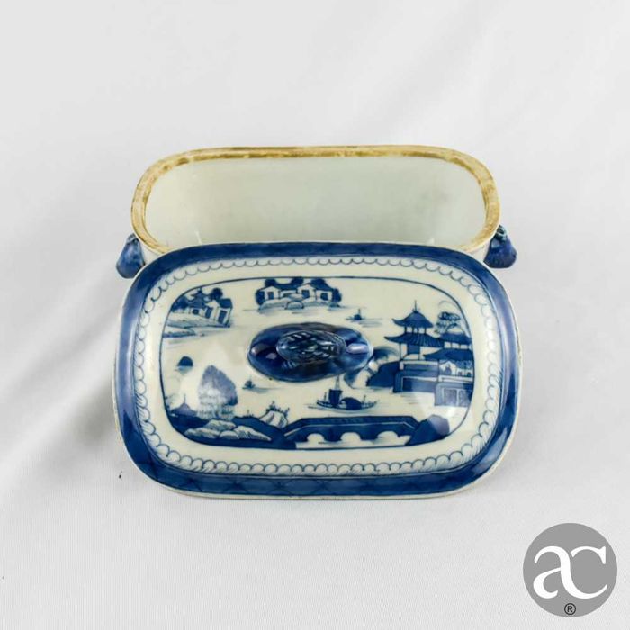 Pequena terrina porcelana China Qianlong, séc. XVIII, decoração cantão