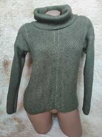 теплый женский свитер новый с биркой