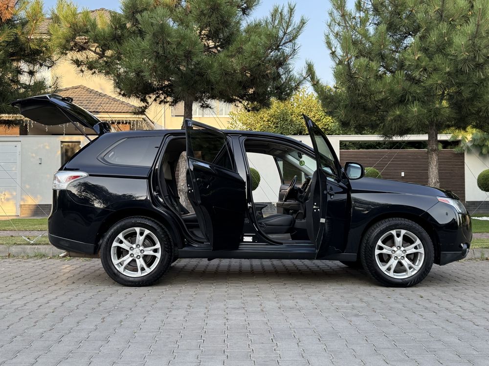 Mitsubishi Outlander 2013 г 2.4 бензин