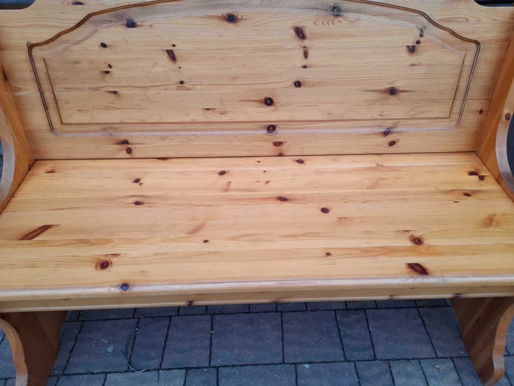 Drewniana ławka sosnowa, lite drewno , używana, lakierowana