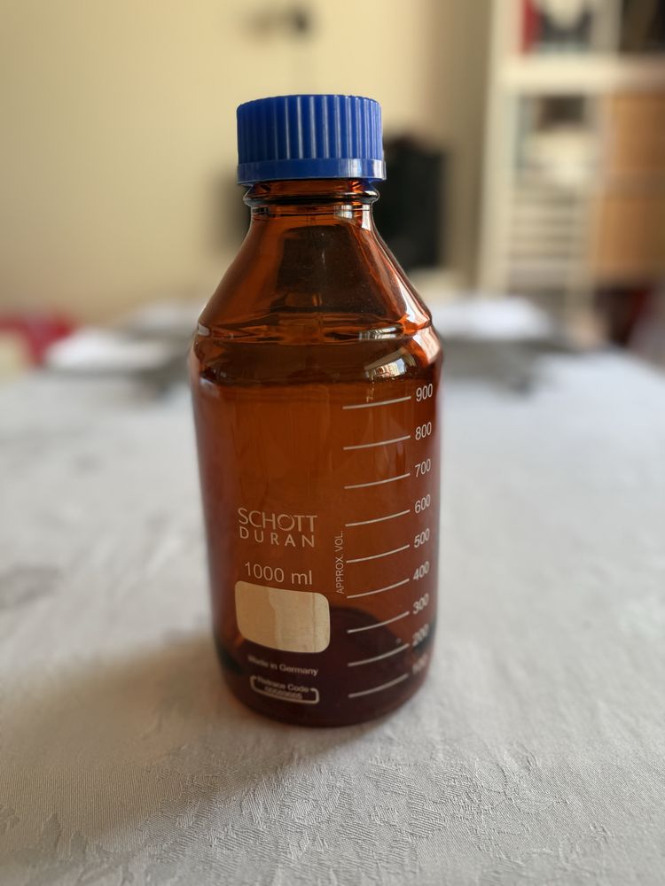 Garrafa antiga de vidro de laboratório