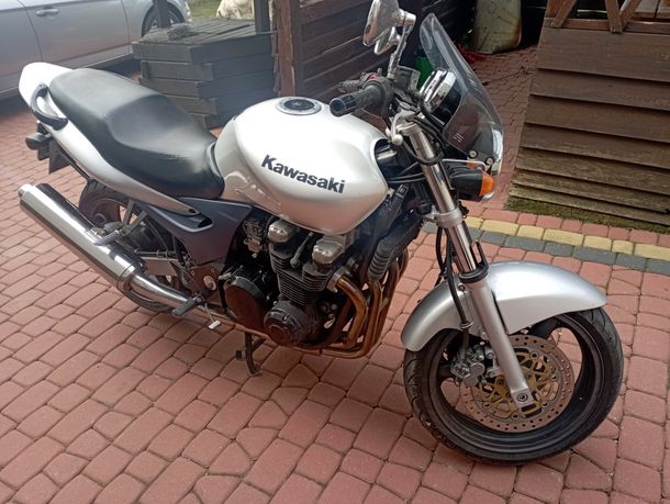 Kawasaki ZR7 motocykl