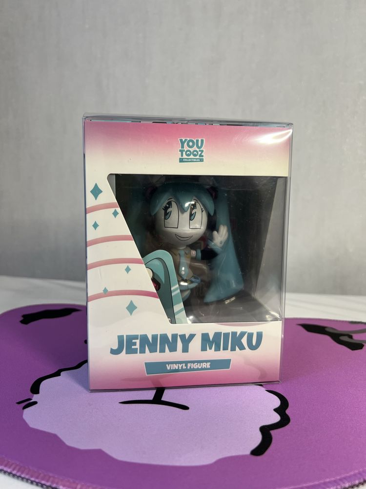 Youtooz Jenny Miku (ютуз «Життя робота підлітка» та «Хатсуне Міку»)