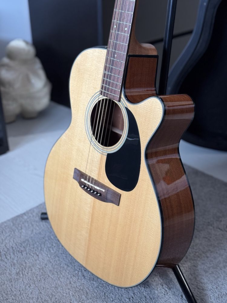 Guitarra Semiacústica Takamine EG220C