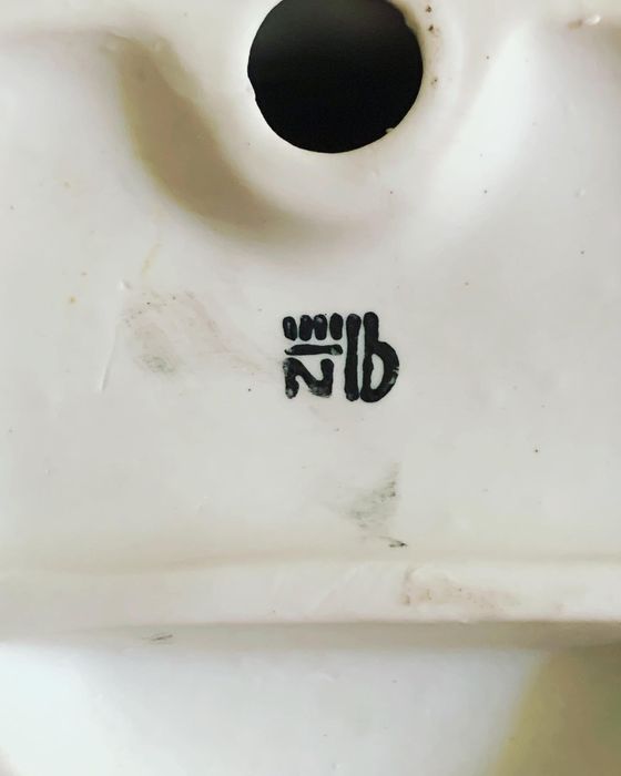 Бісквітна порцеляна статуетка