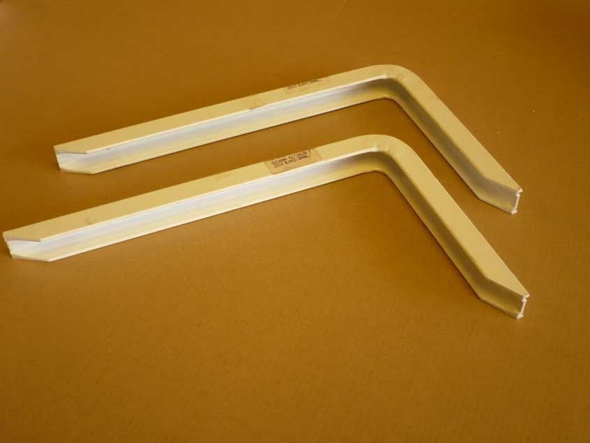 Par de suportes de metal para prateleiras