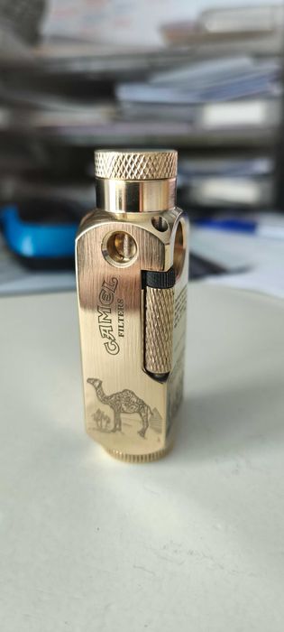 Mosiężna zapalniczka na benzynę CAMEL grawerowana