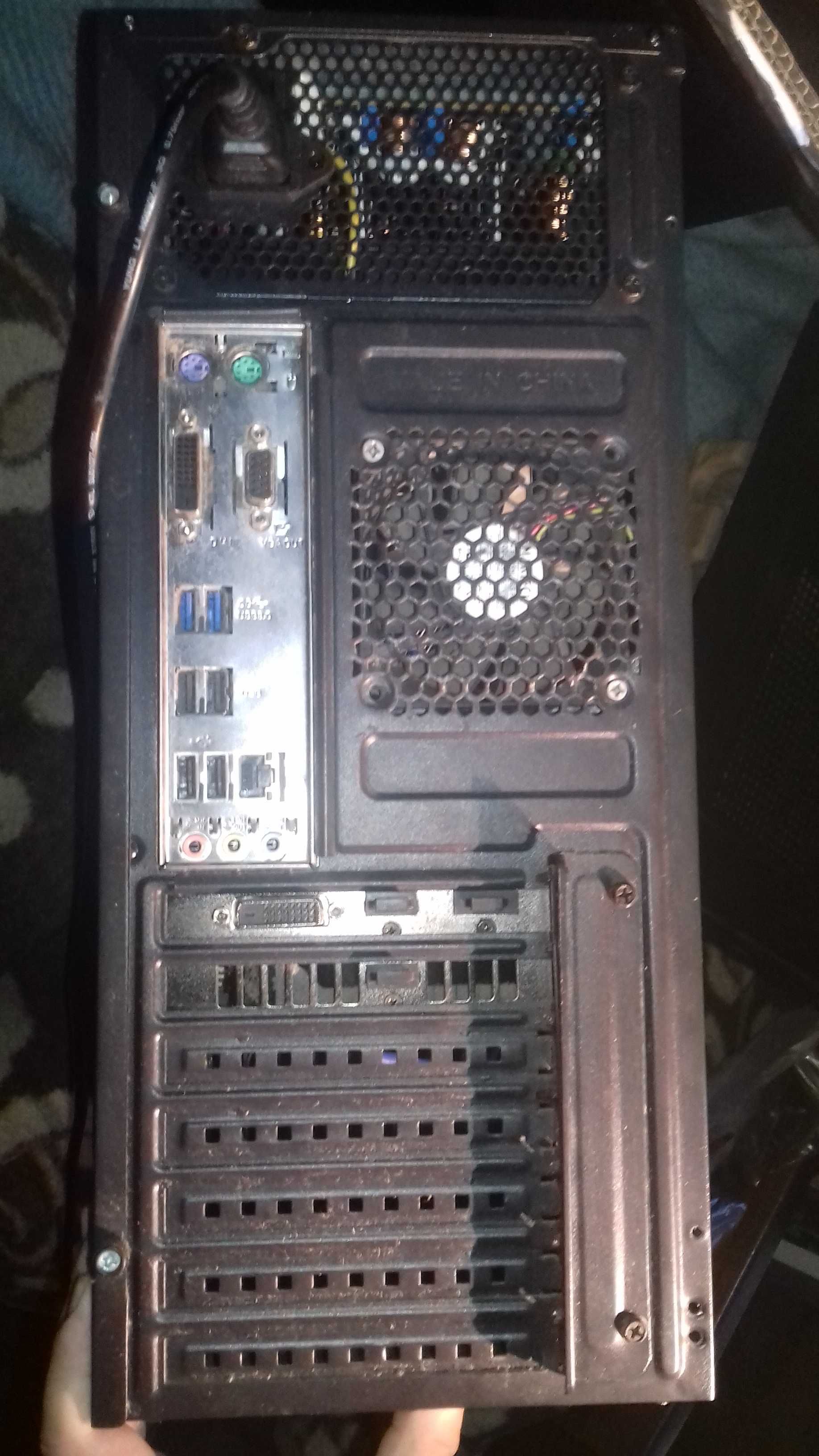 vendo computador gaming assus a funcionar