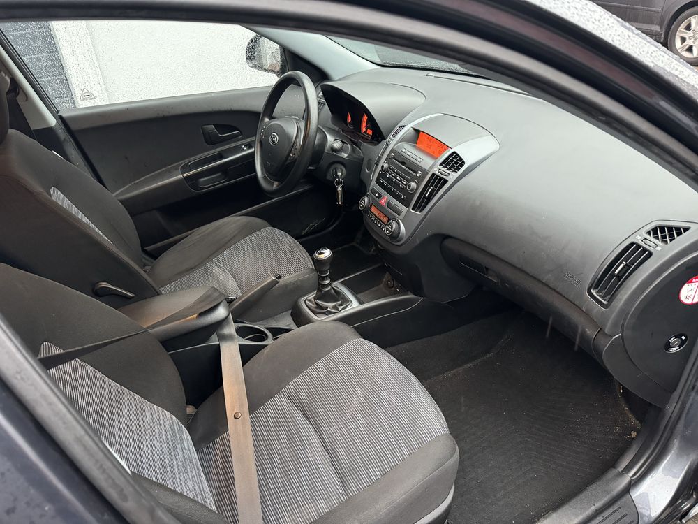 Kia Ceed 1.6 126 KM sprowadzona 2009 zarejestrowana zimówki TUV