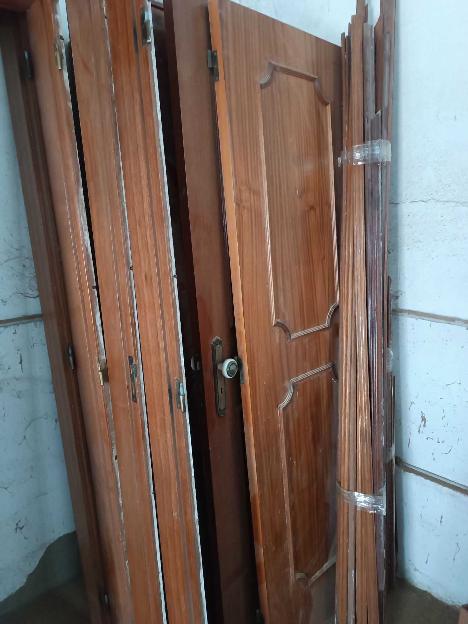 Portas com aduelas