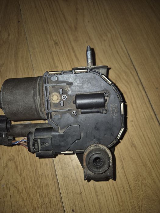 Mechanizm wycieraczek przód prawy volkswagen touran 1TO950120C