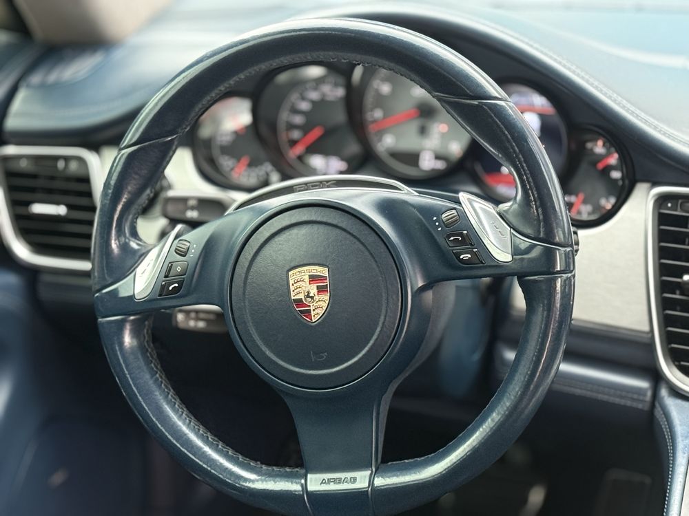 Porsche panamera GTS 4.8 2012