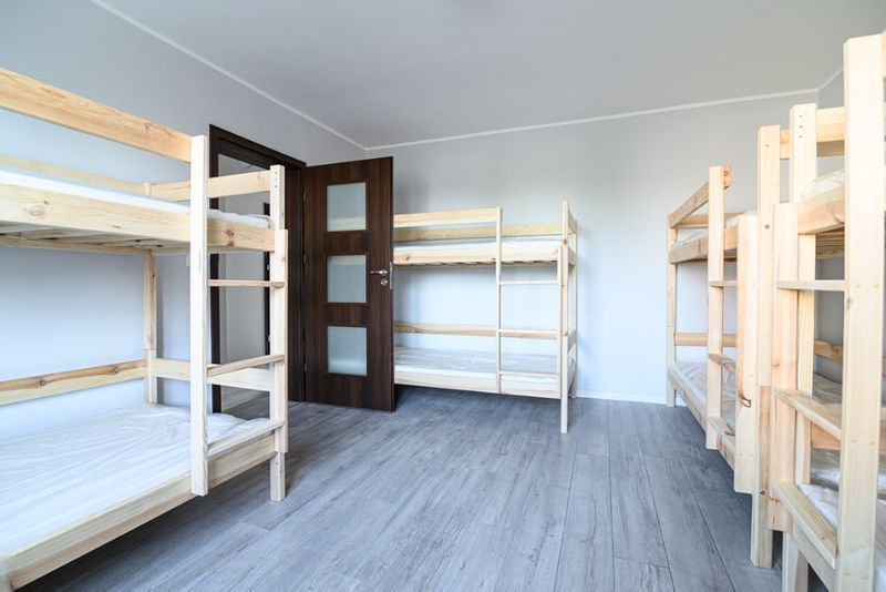 Łóżko piętrowe HIT 90x200 z materacami komplet łóżka PRODUCENT