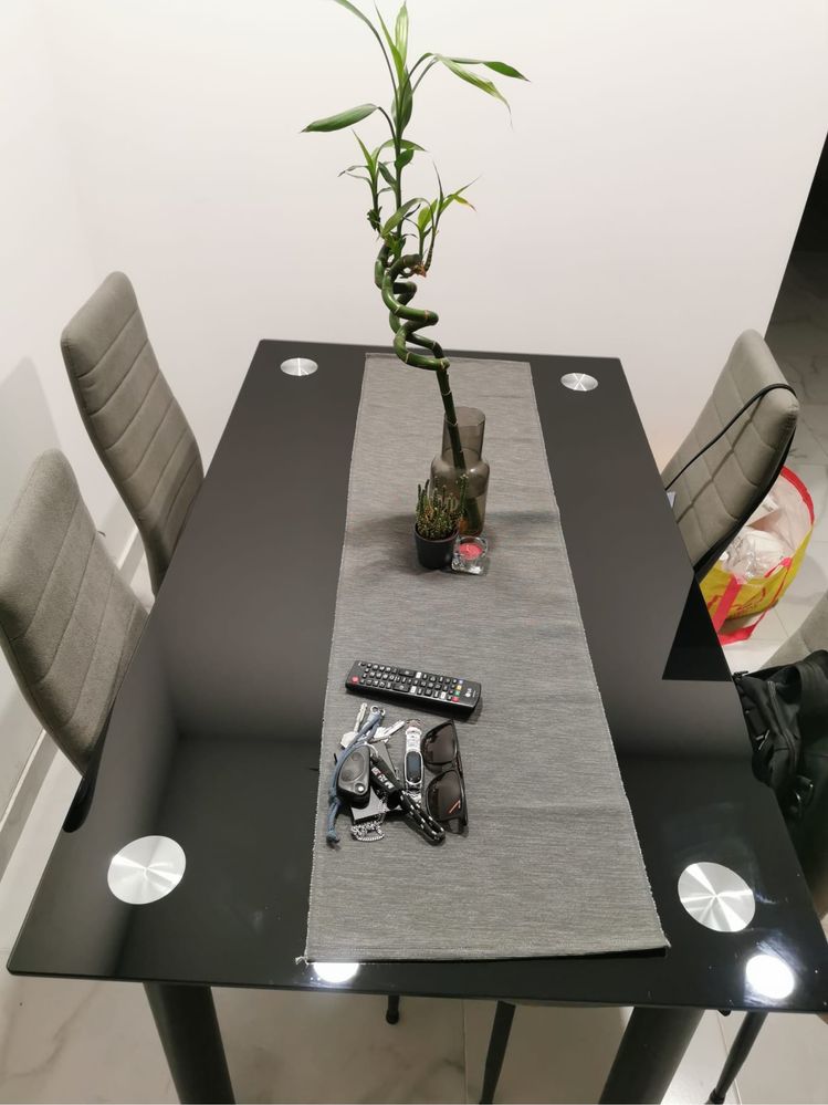 Mesa de jantar vidro e 4 cadeiras