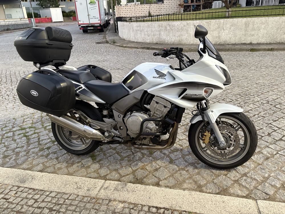 HONDA CBF 1000 ( 3 malas de viagem ) Ano de 2009