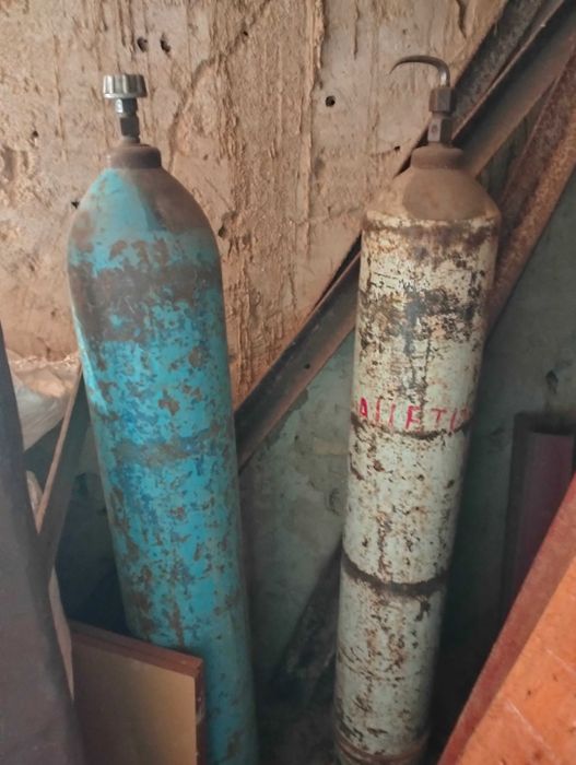 продам кислородные баллоны