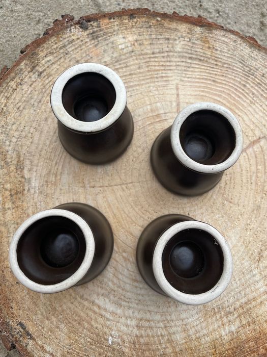 Zestaw 4 jajeczników Ceramika Bolesławiec ciemny brąz śniadanie