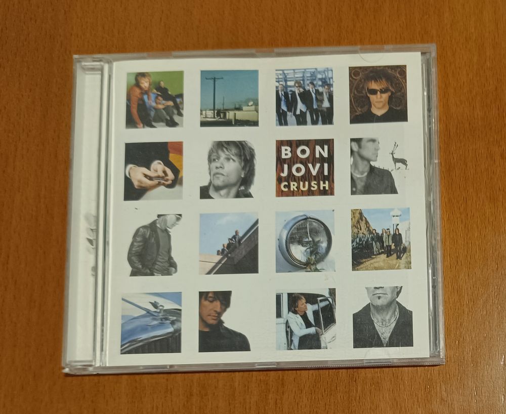 3 CDs de Bon Jovi, Leonard Cohen e Sting como Novos.