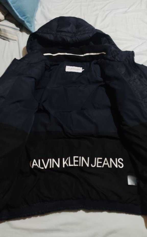 Casaco Calvin Klein Tamanho XL (Veste como L) NOVO