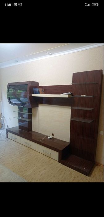 Стінка в гостінну.