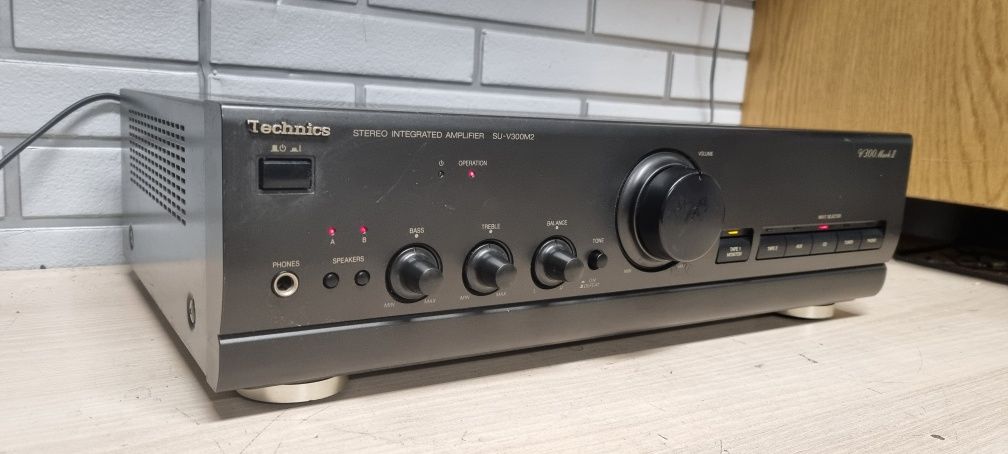 Wzmacniacz TECHNICS SU-V300M2.  Japan