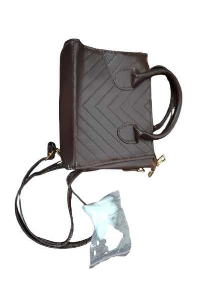 Brązowa pikowana torebka mini (684)