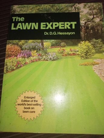 The lawn expert dr D. G. Hessayon, trawnik, trawa, ogród, ogrodu