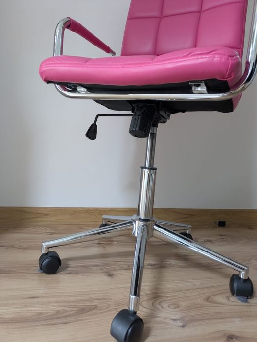 Krzesło obrotowe na kółkach