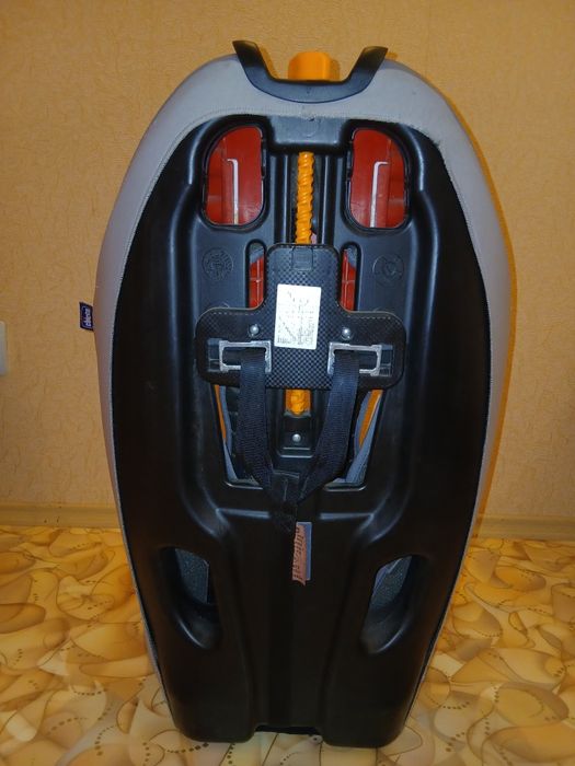 Автокресло chicco universal
