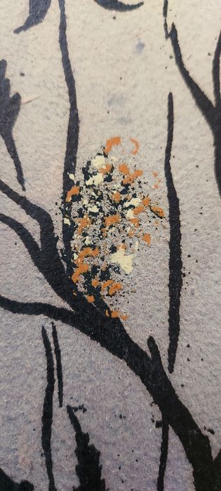 Obraz malowany kwiaty w wazonie motyl wąski