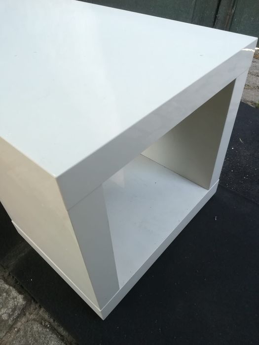 Mesa de apoio para sala de estar, c/ 1,20x0,40x0,40. Em bom estado.