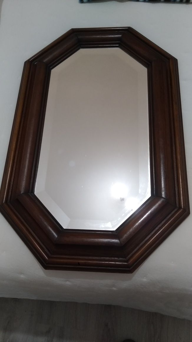 Espelho de madeira com vidro biselado
