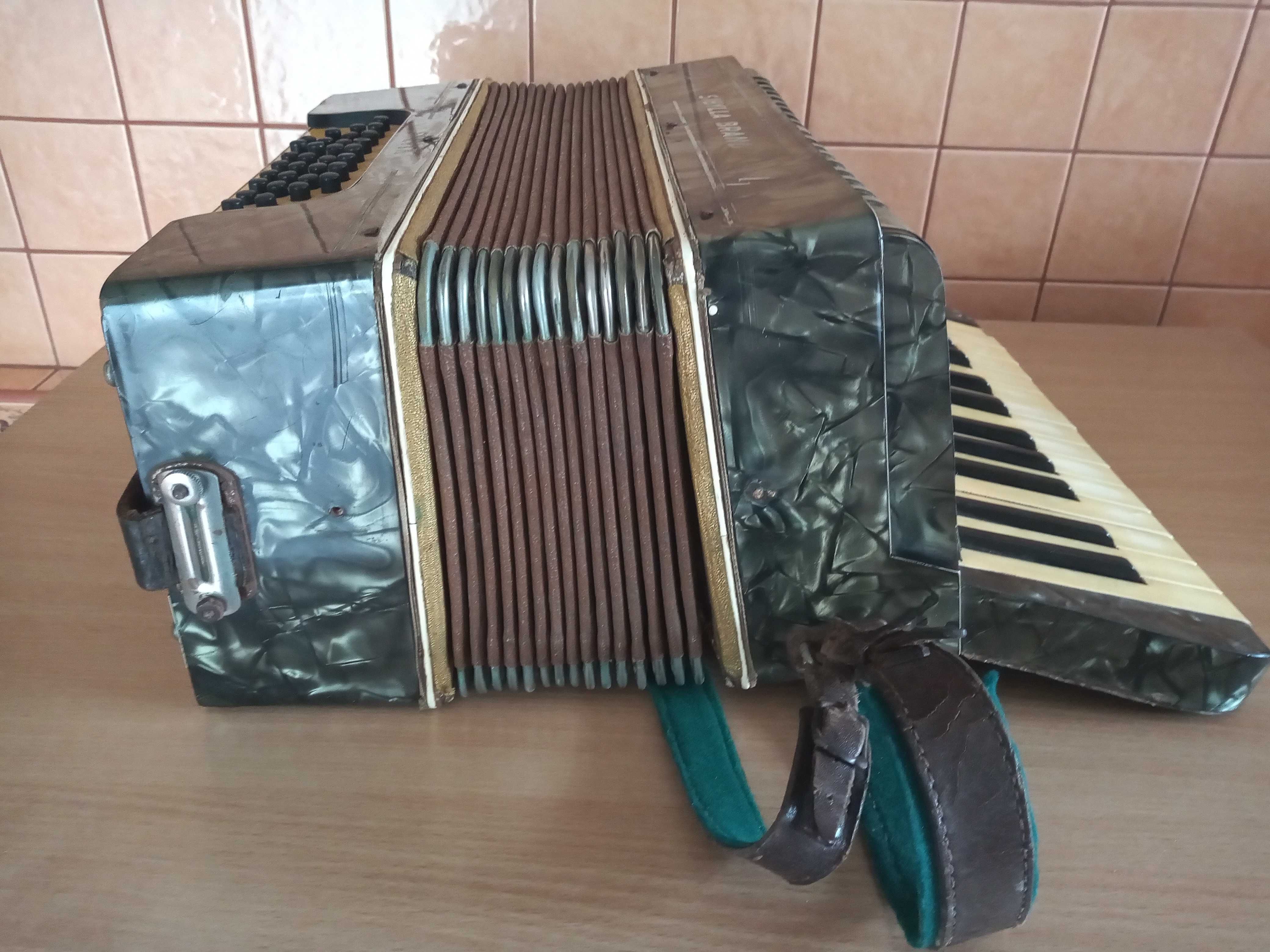 Stary akordeon SIBYLLA BRAND 32 basy do renowacji