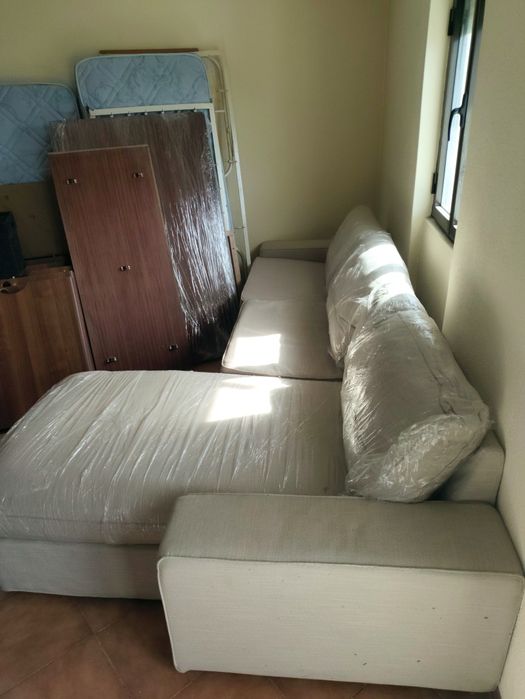 Sofá 2 lugares com chaise longue como novo