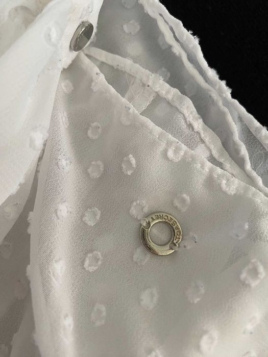 Biała żakardowa bluzka damska mgiełka jesień capsule wardrobe coquette