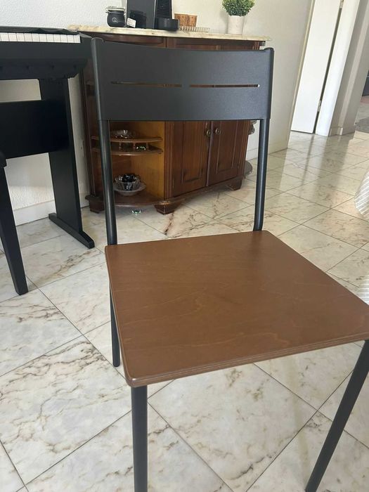 Jogo com 4 Cadeiras Ikea