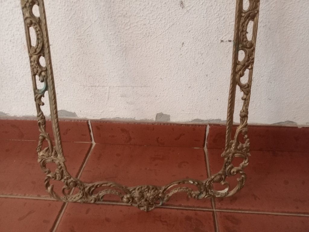 Moldura de metal