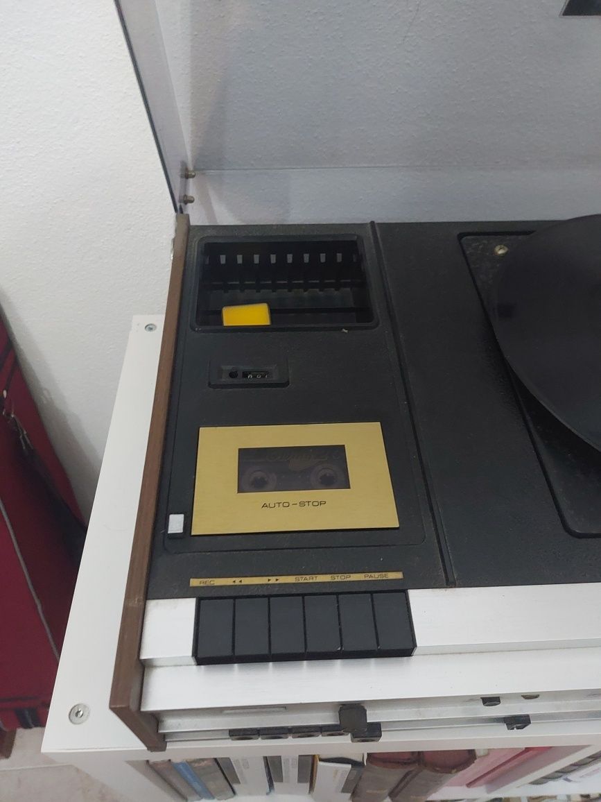 Vendo Gira-Discos Waltham a Funcionar