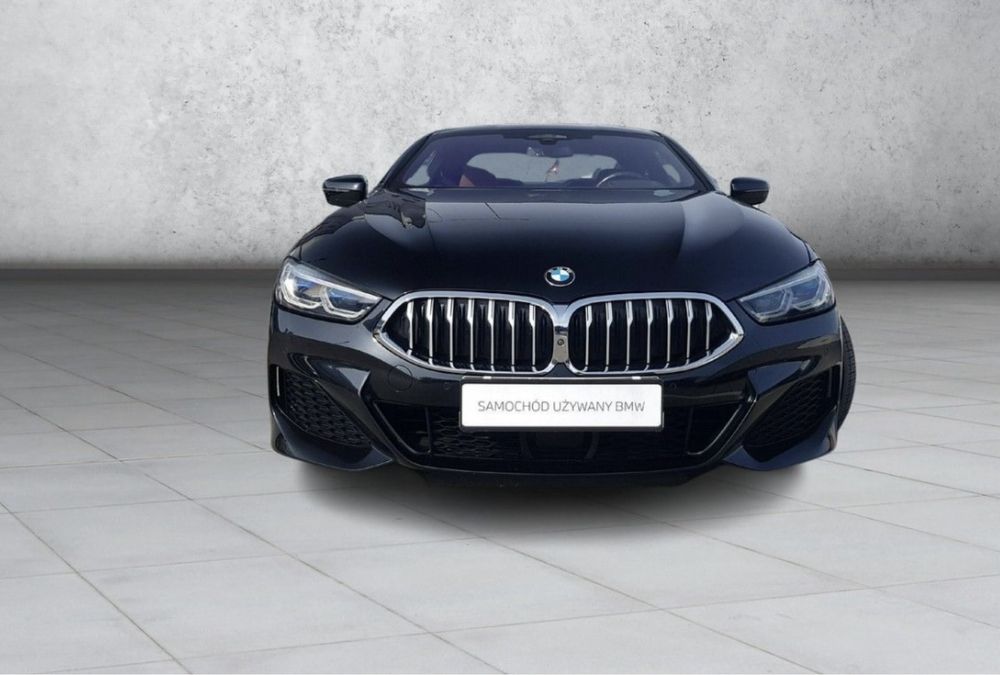 BMW THE 8 czarne