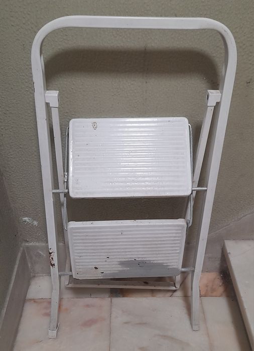 Escadote dois degraus