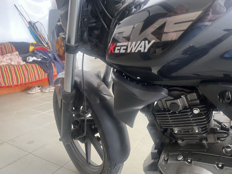 Vento moto 125 keeway em muito bom estado , pneus novos